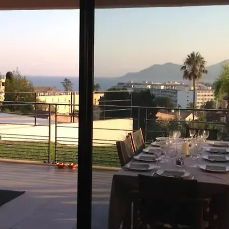 B002 - Superbe Appartement Avec Vue Mer Et Piscine